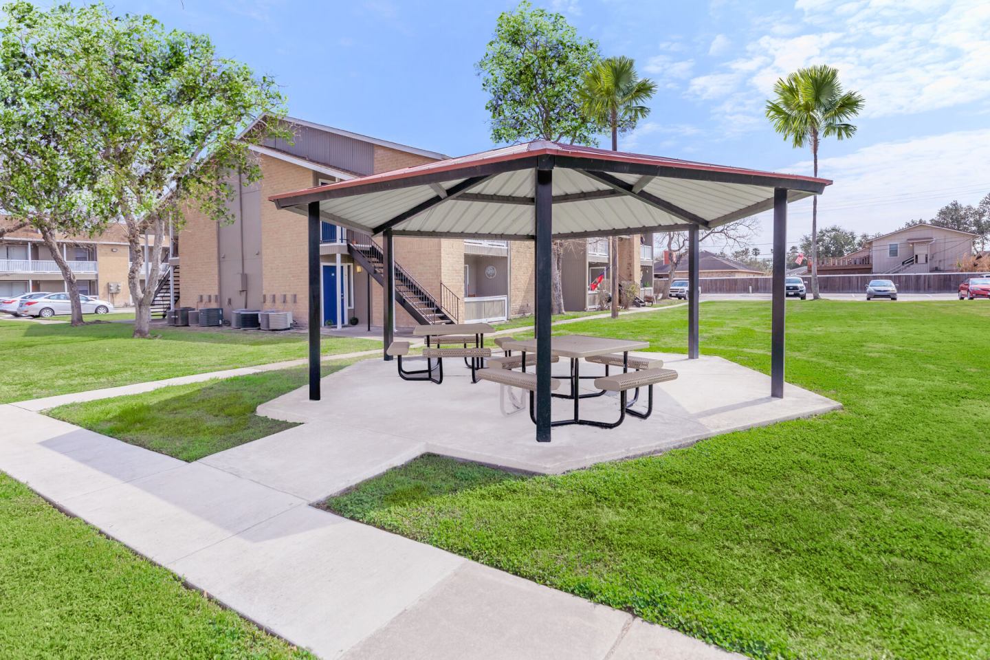 Shadow Bend Apartment Homes Image 16
