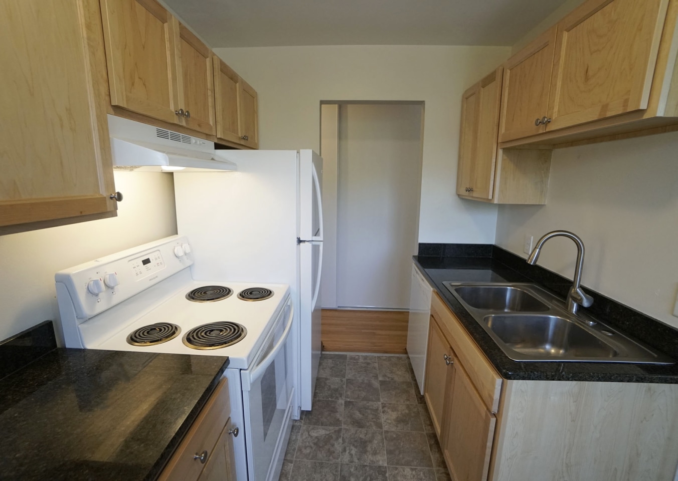 Como Lakes Apartments Image 3