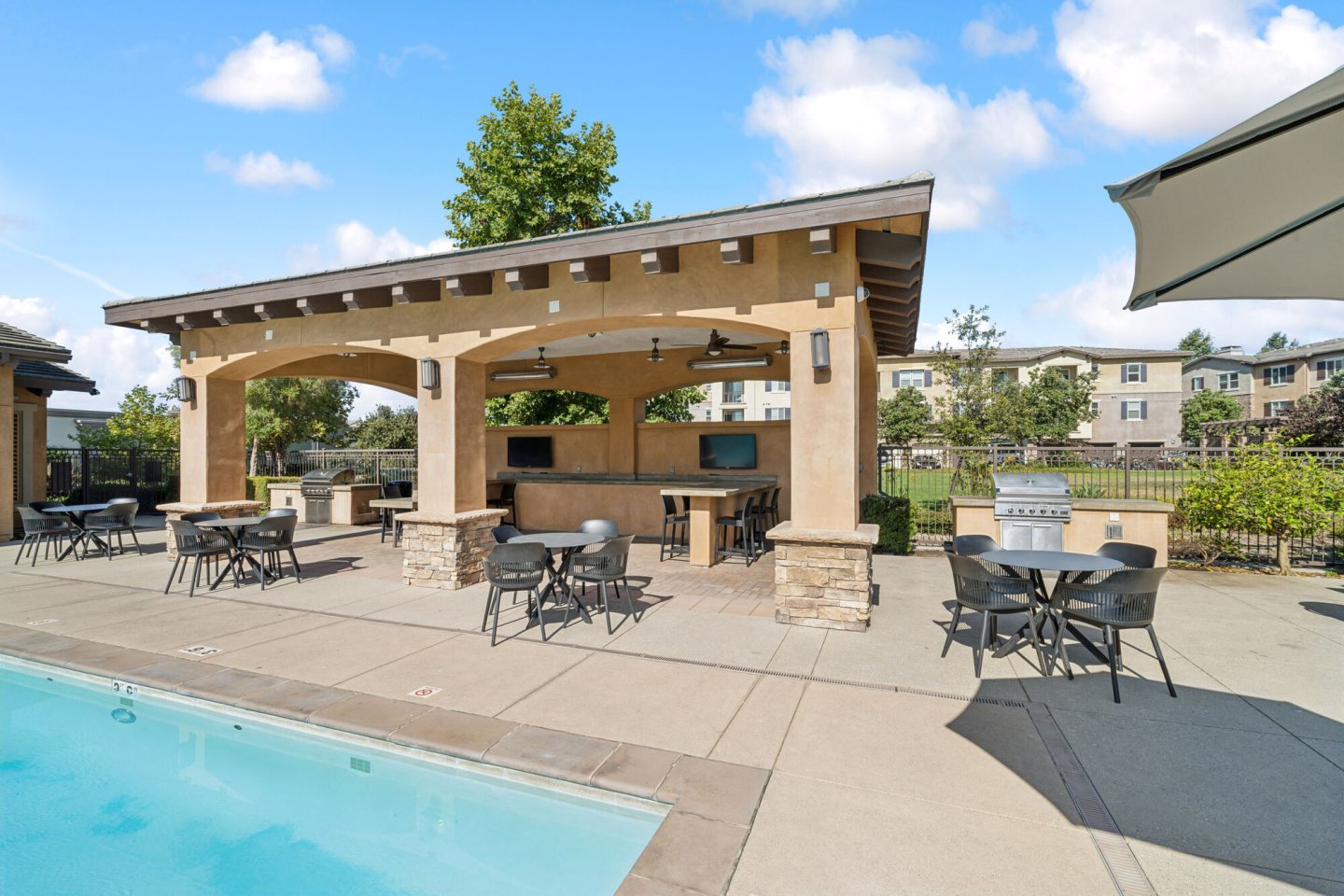 Hollister Village Image 33