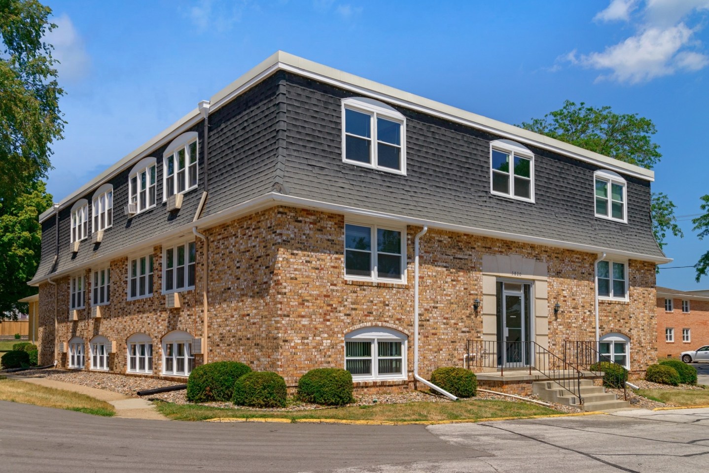 Plaza Manor Image 11