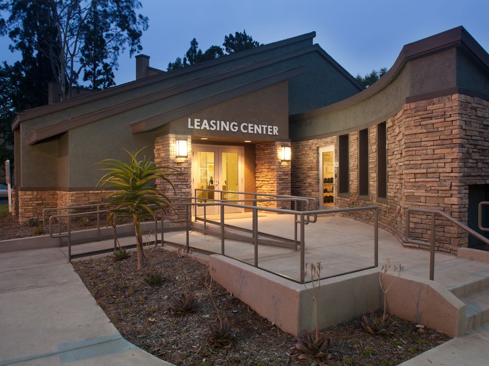 eaves Lake Forest Image 25