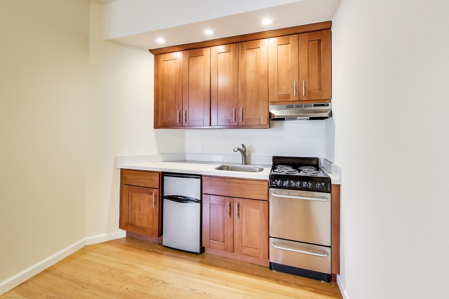 977 PINE Apartments Image 33