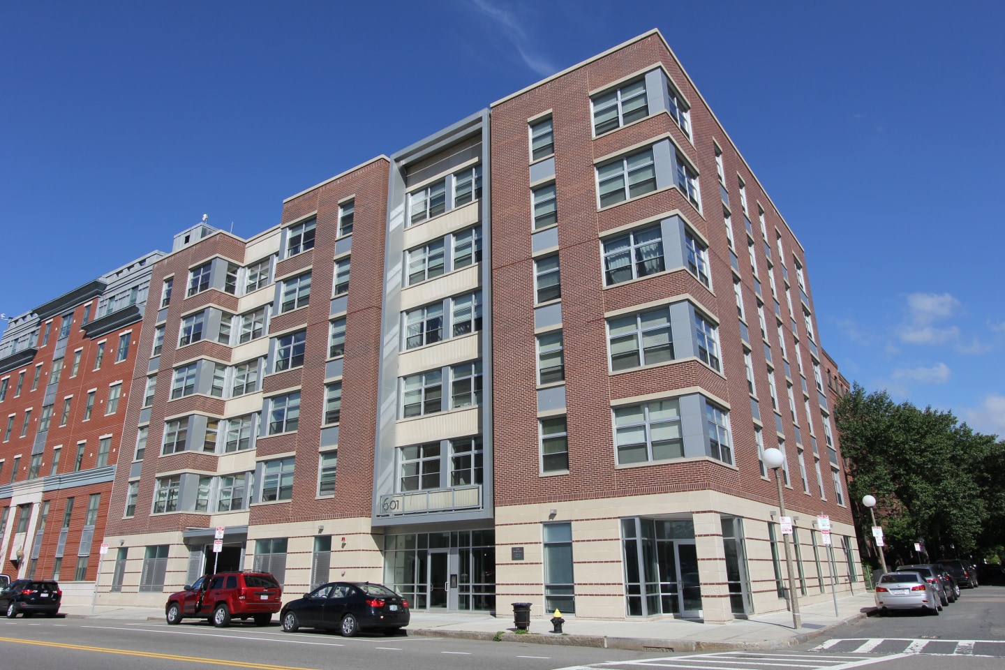 601 Albany Image 4