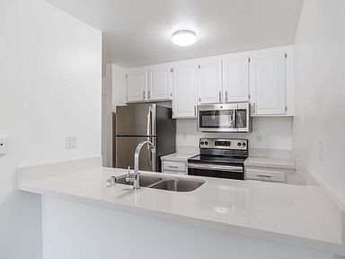 6535 Haskell Avenue Image 13
