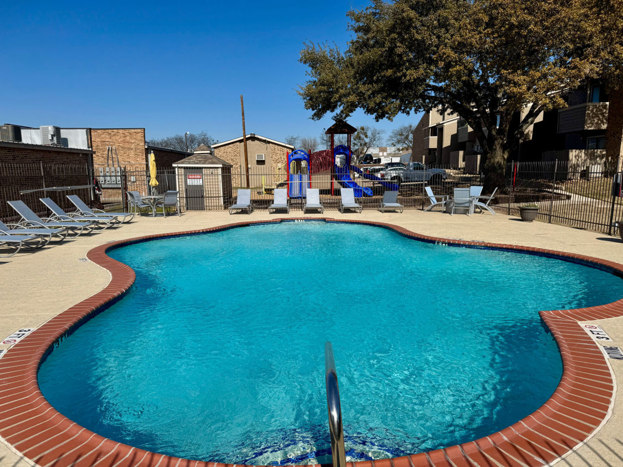 Living Oaks Image 4