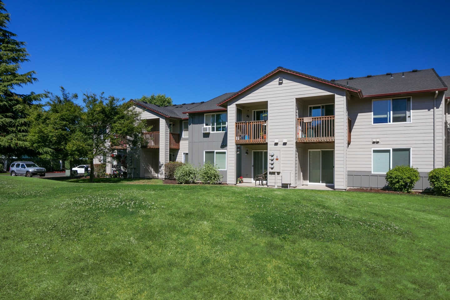 River Terrace Apartments Image 6