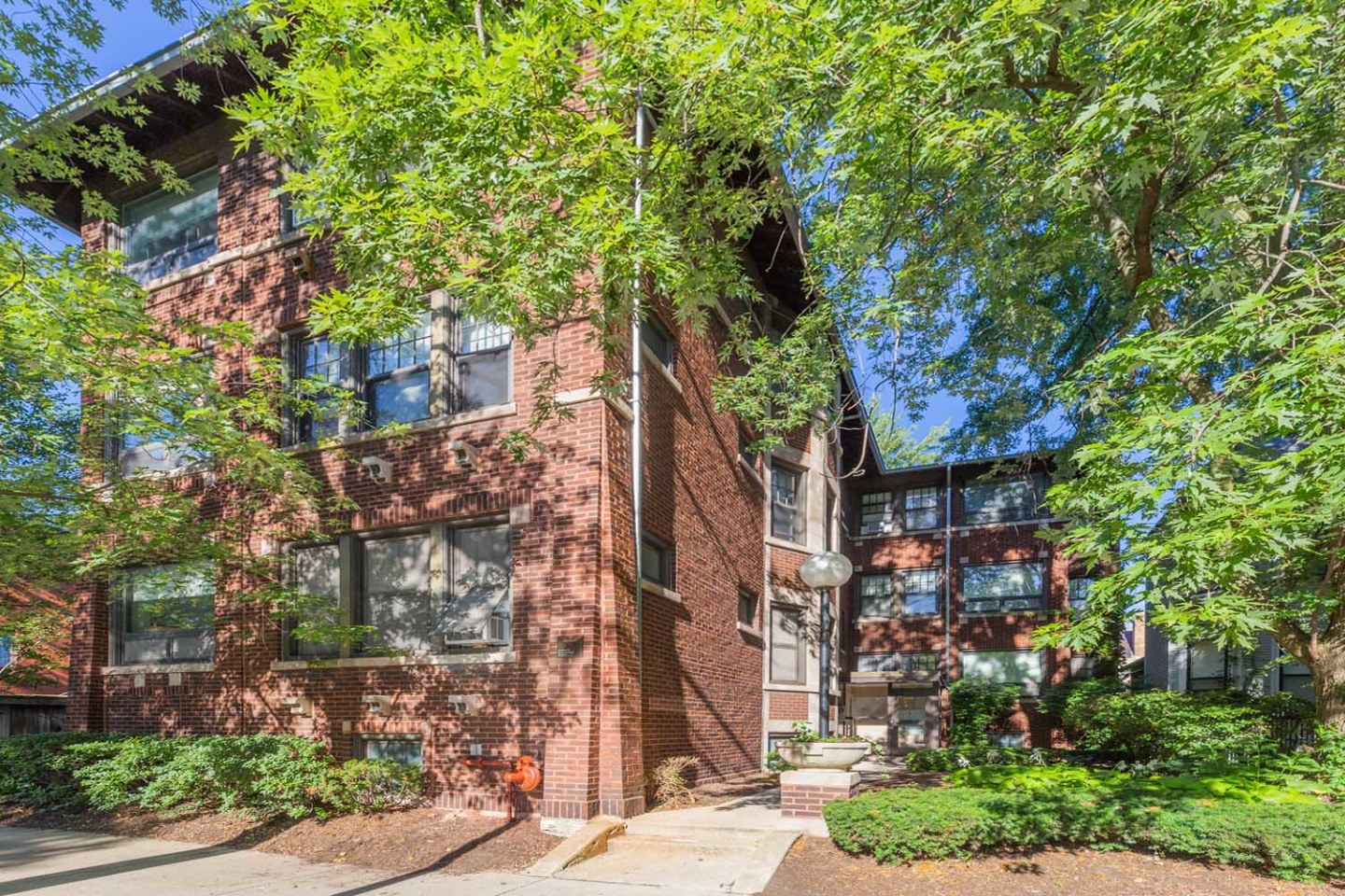 5409 S. Blackstone Image 3