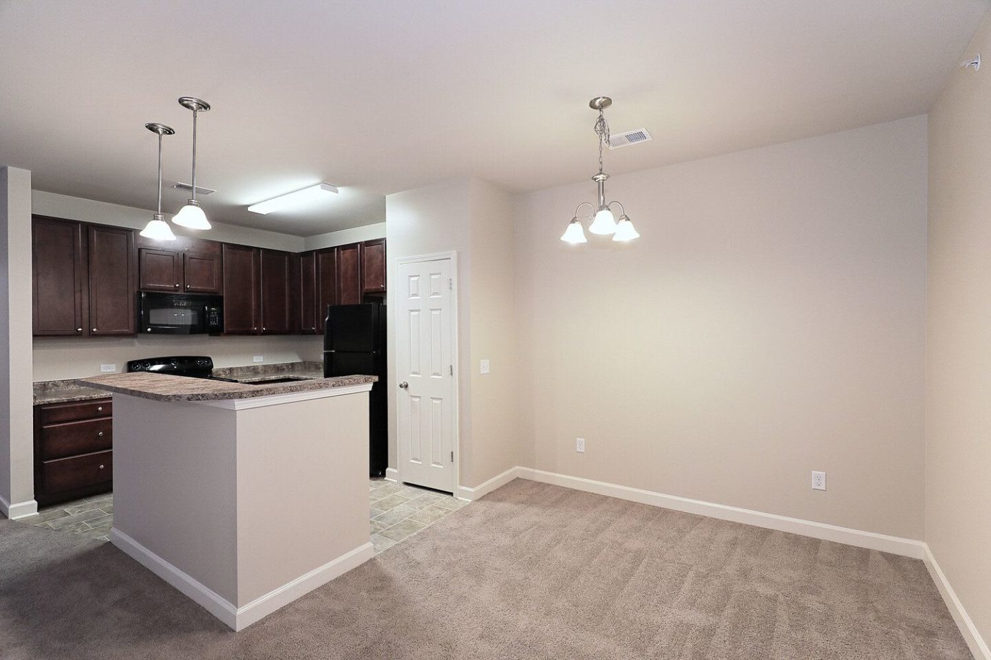 The Astoria Apartment Homes Image 10