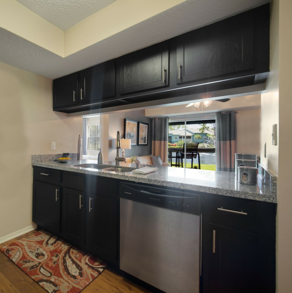 The Savannahs at James Landing Apartments Image 5