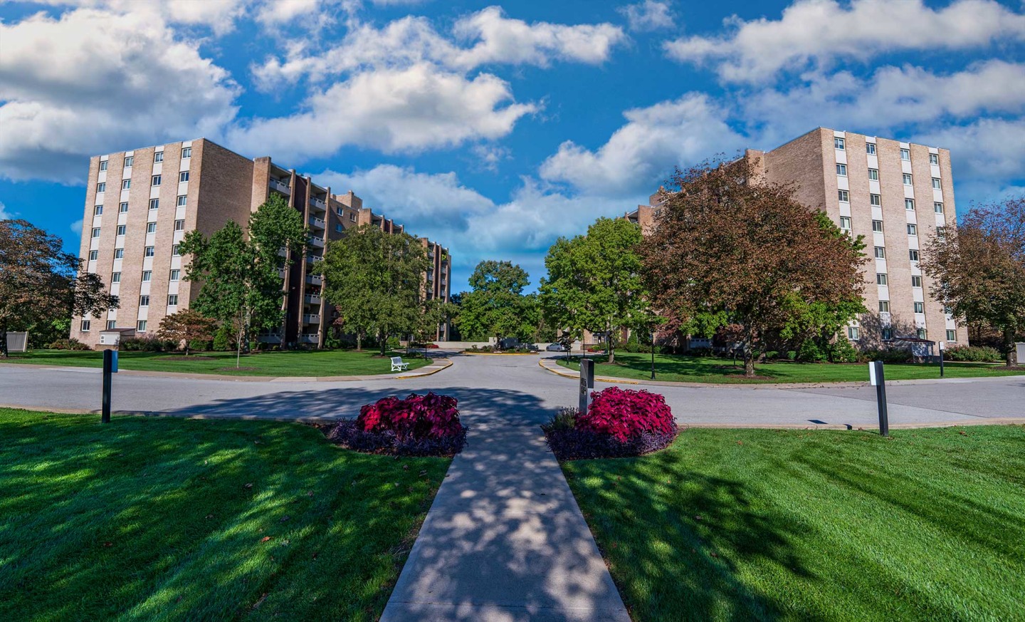 Laurel Village Apartments Image 3