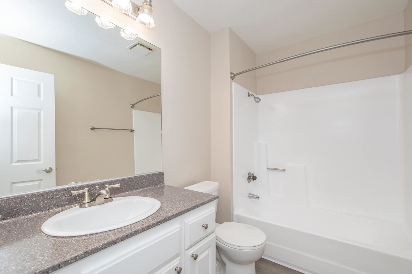 Raintree Apartment Homes Image 7