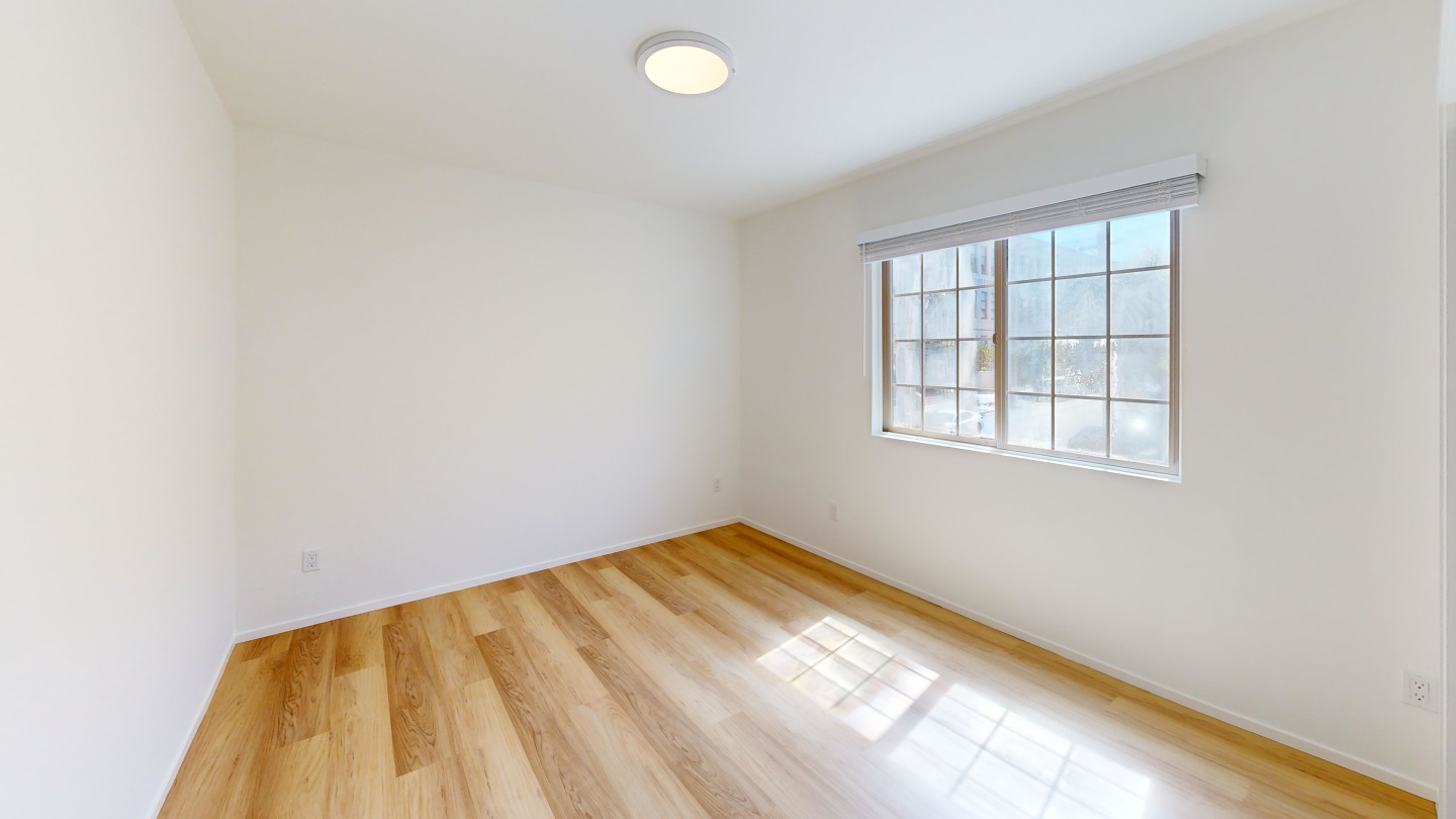 600 Oak Image 3