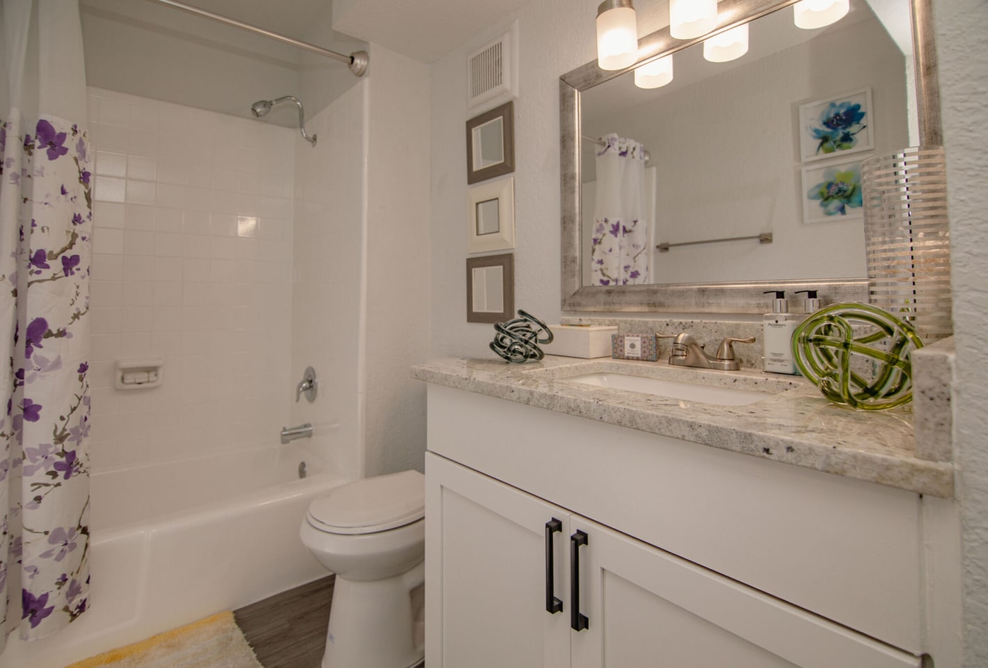 The Laurels Apartment Homes Image 14