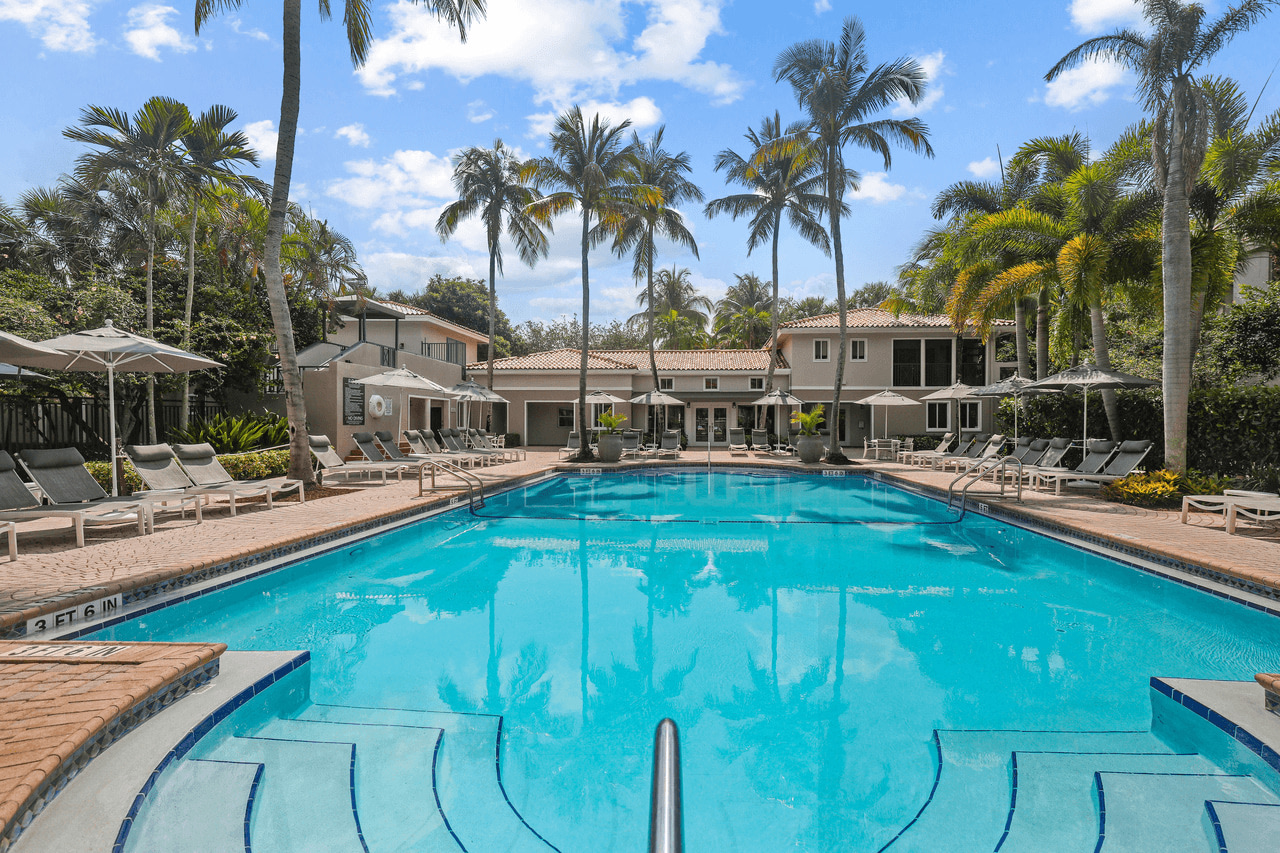 Coconut Palm Club Image 2