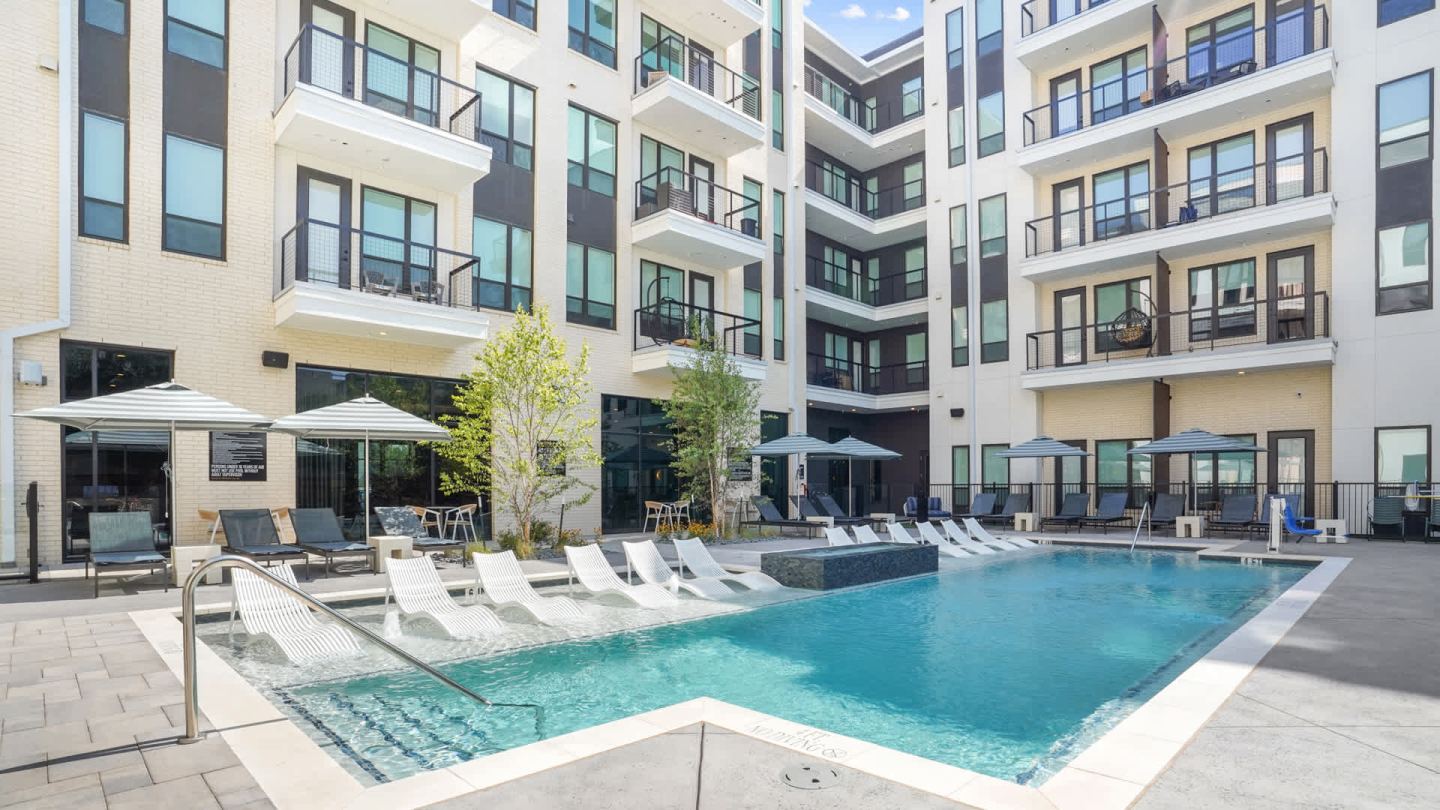 Lyle Apartments Image 100