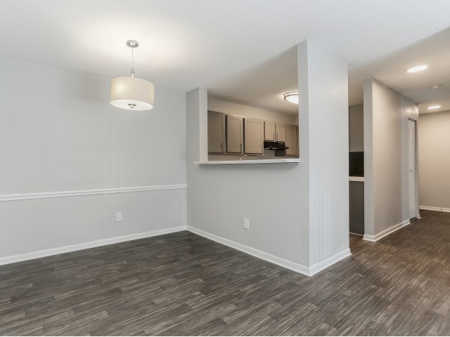 1070 Main Apartments Image 17