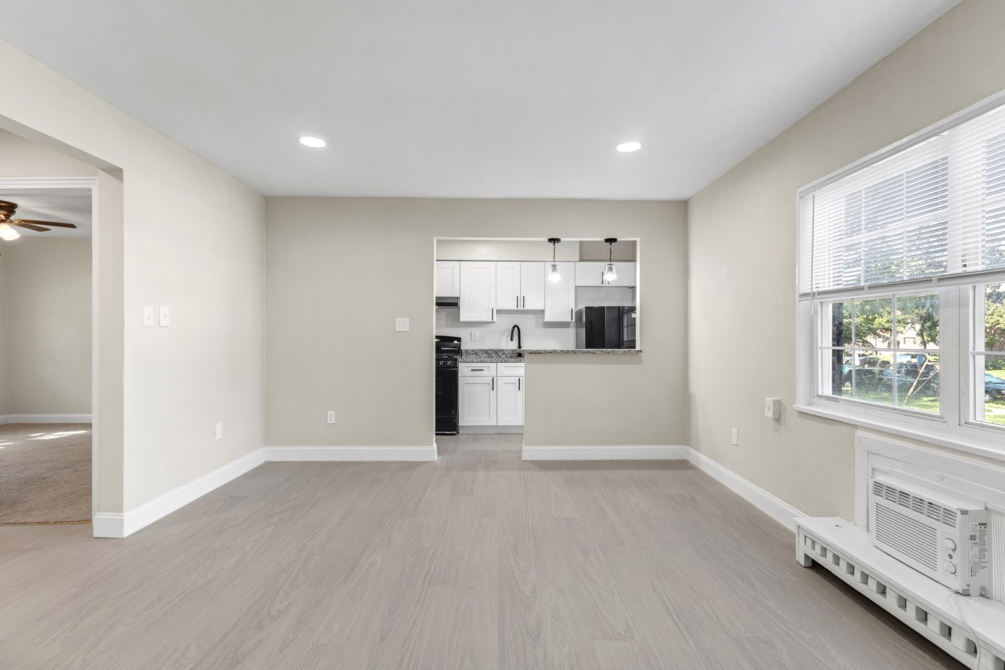 Laurel Court Apartments Image 17