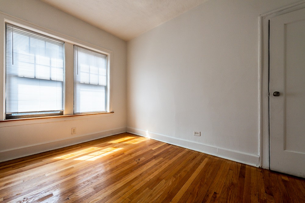 7956 S Eberhart Ave Image 3