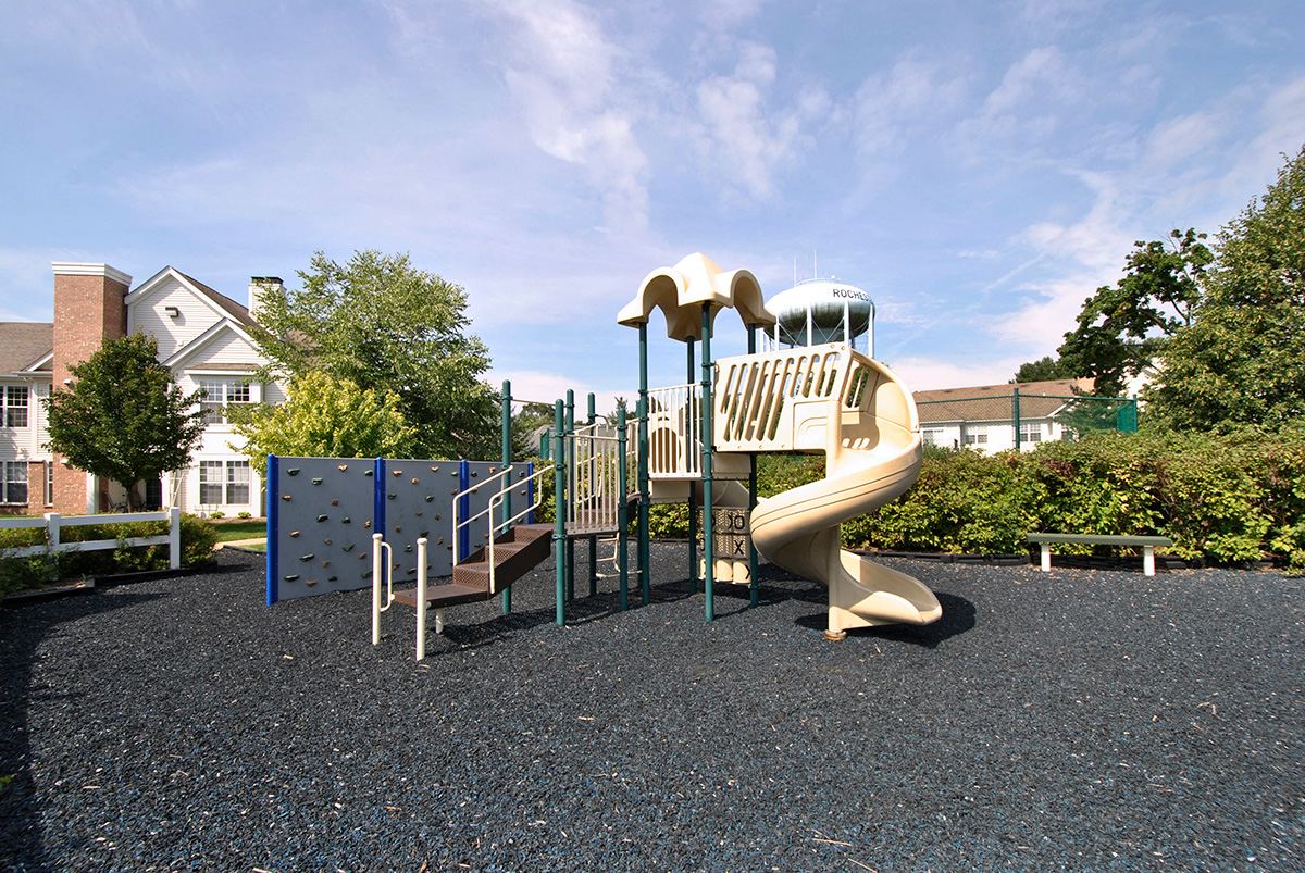 Village Green of Rochester Image 27
