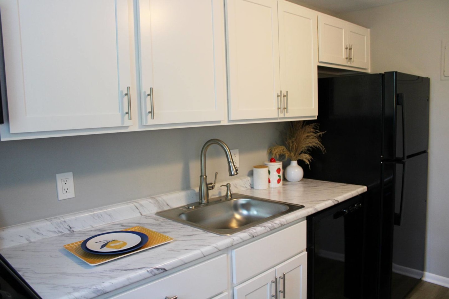 Highview Manor Apartments Image 1