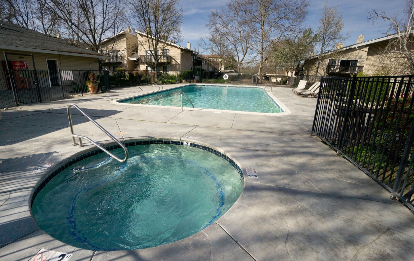 Edgewater Apartments Image 7