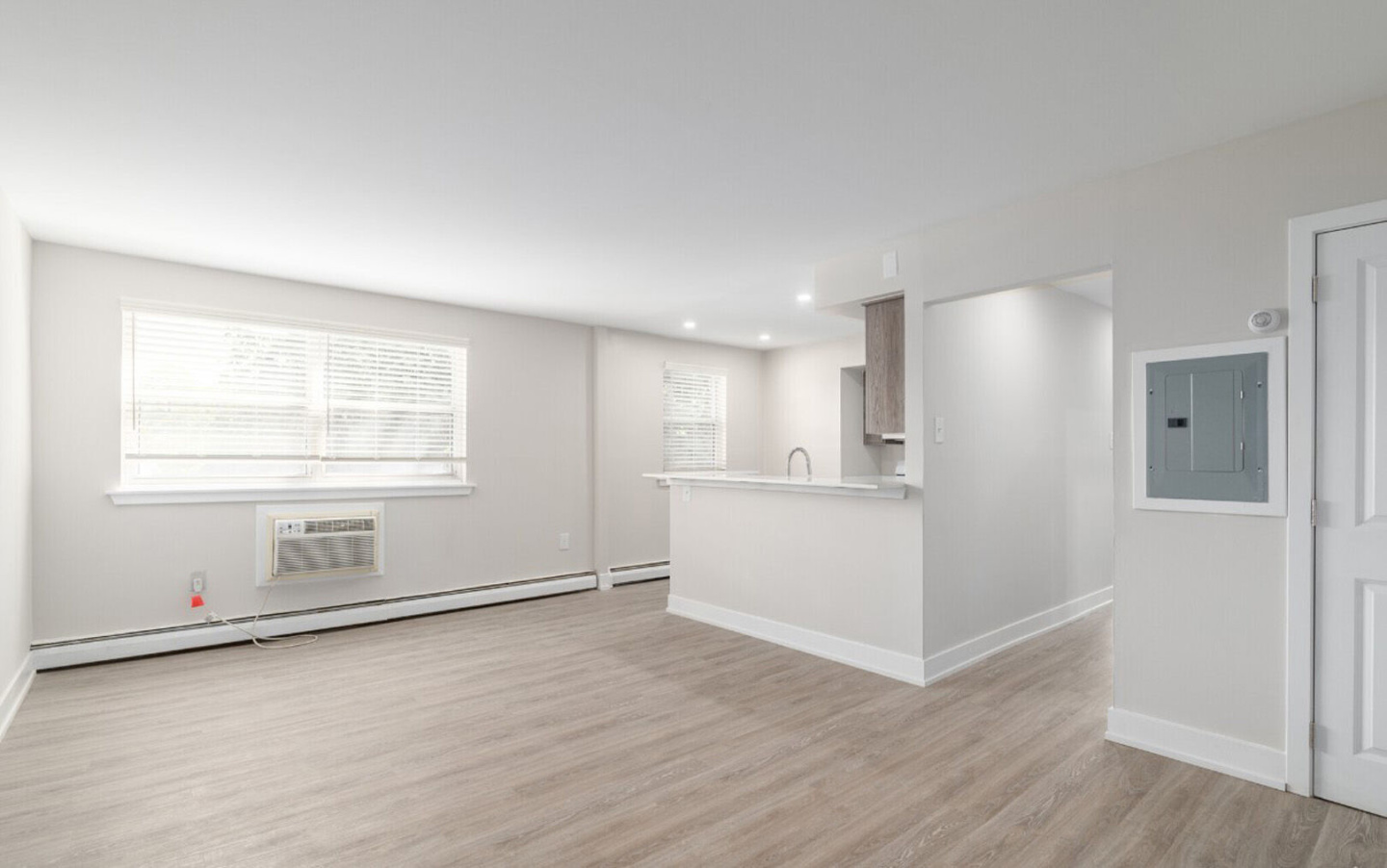 Donna Court Apartments Image 4