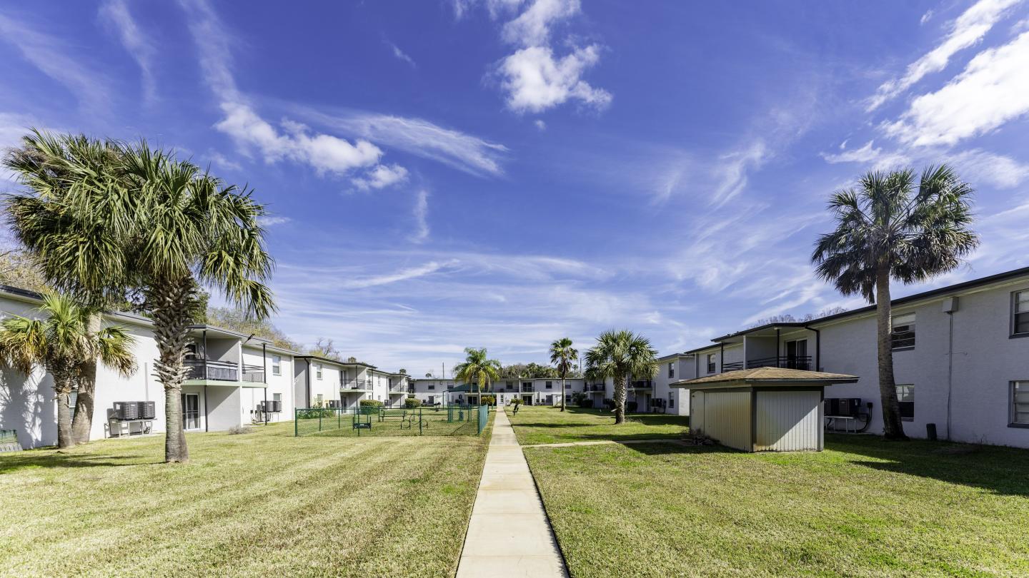 Palm Cove Apartments Image 18