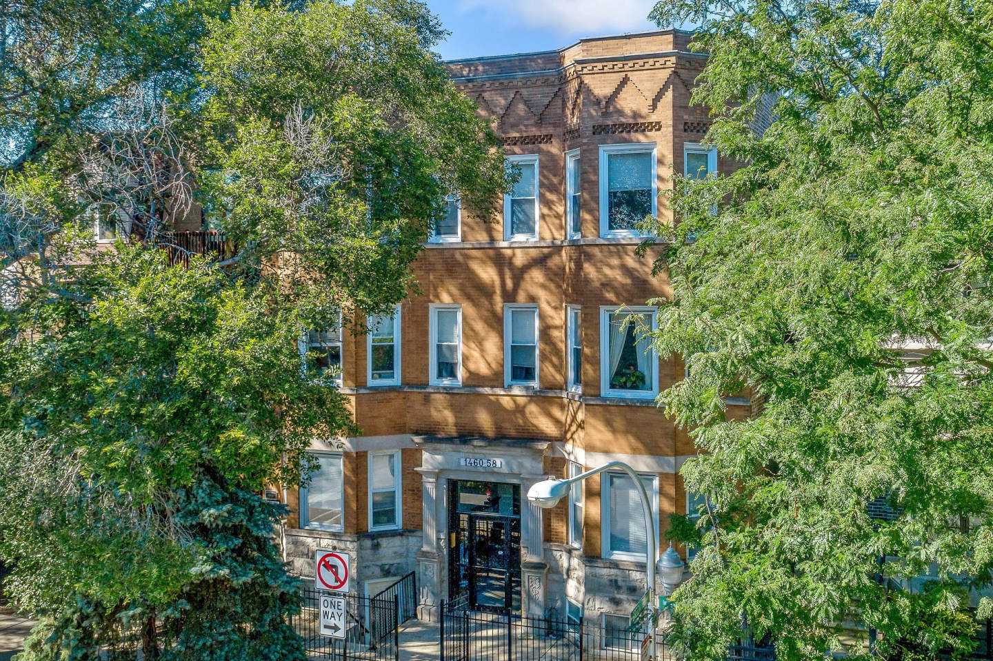 1458-60 W. Grace Image 1