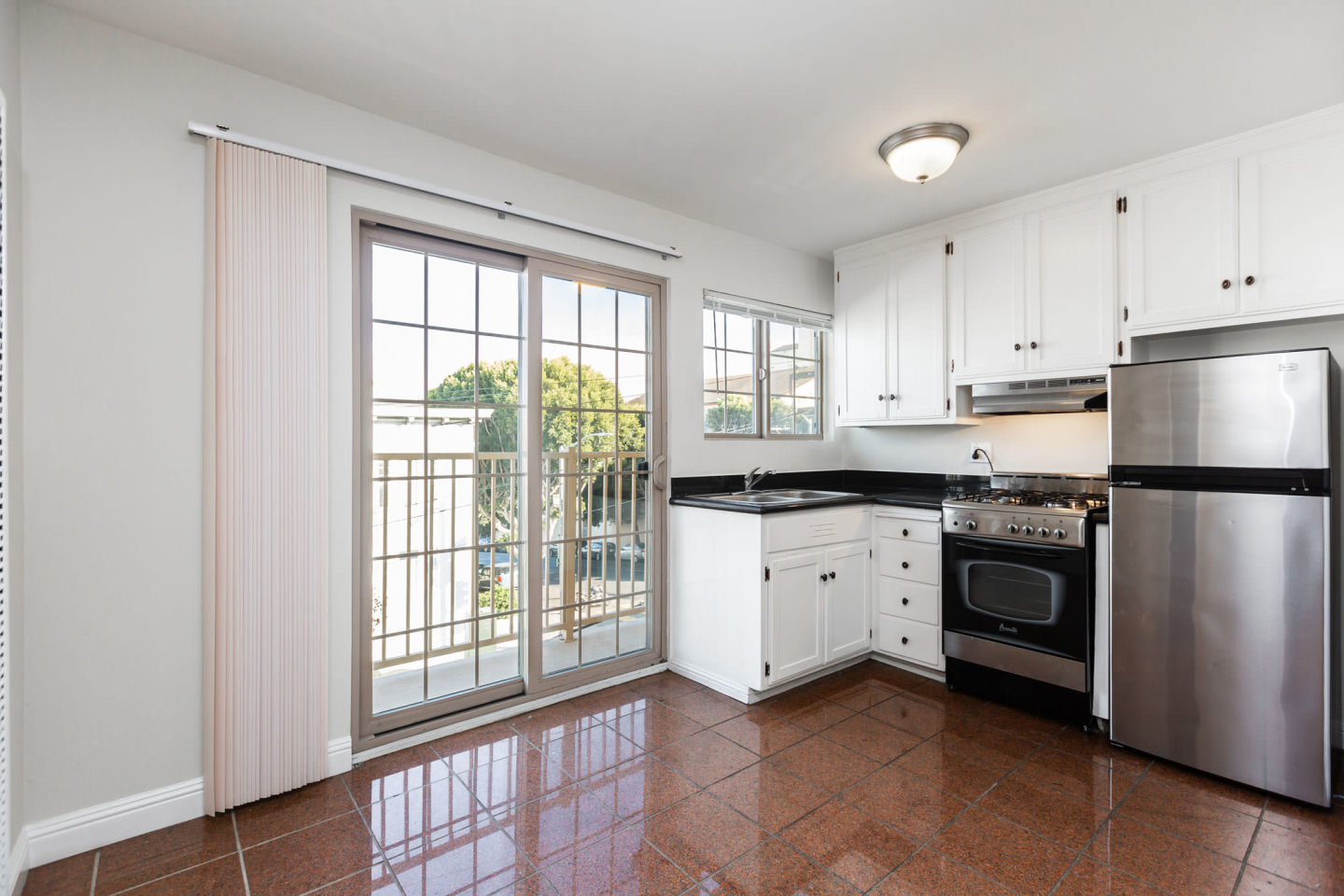 600 Oak Image 11