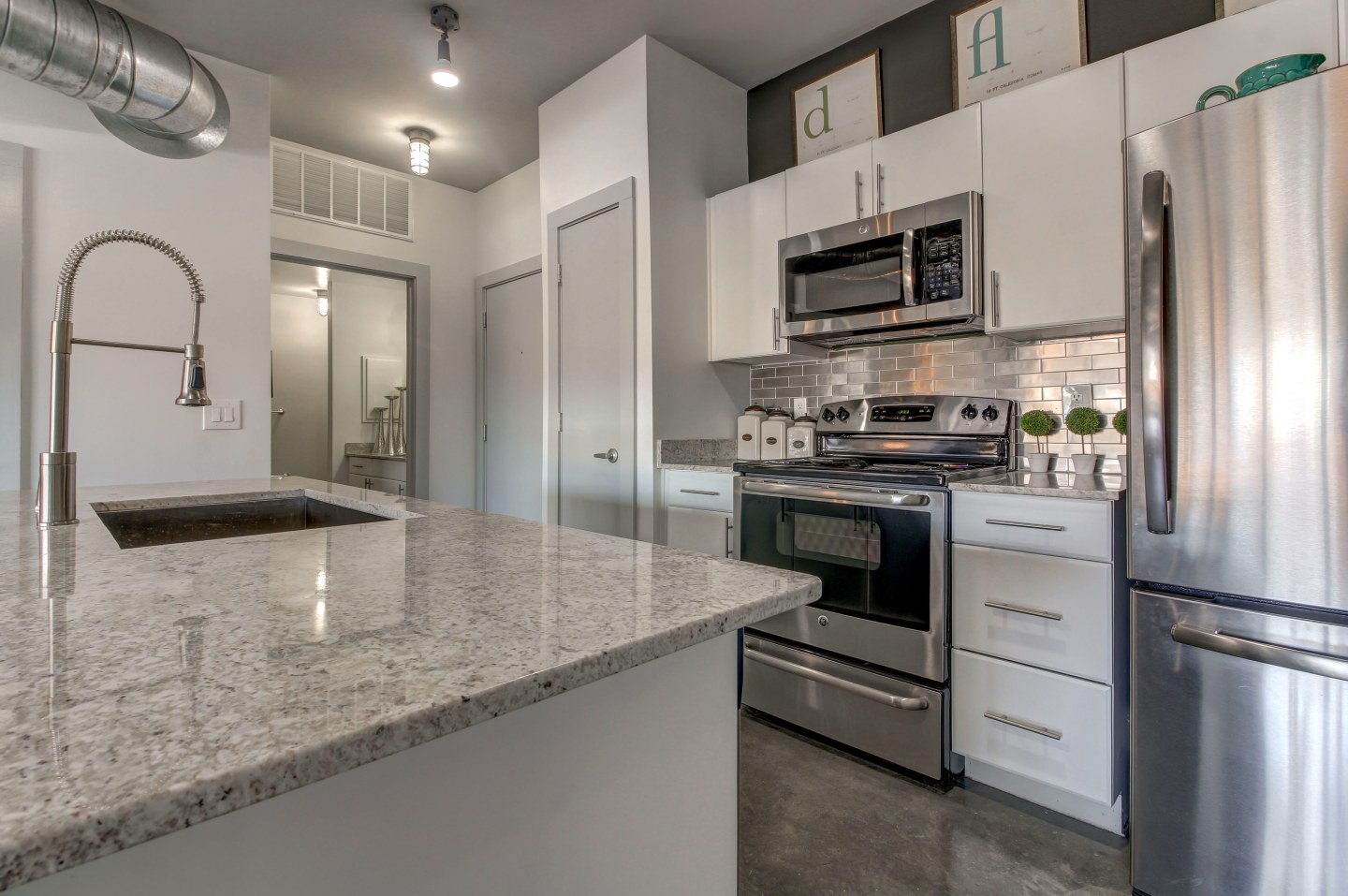 5225 Maple Avenue Image 7