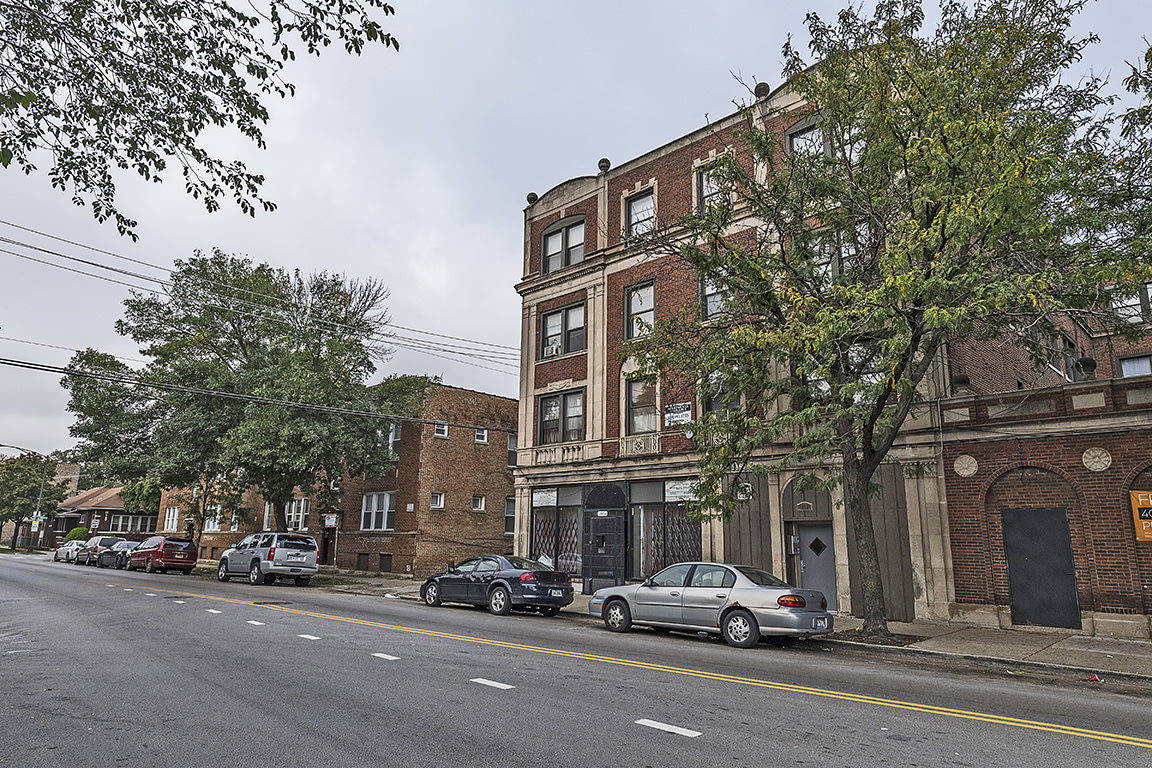 808 W 76th Image 12