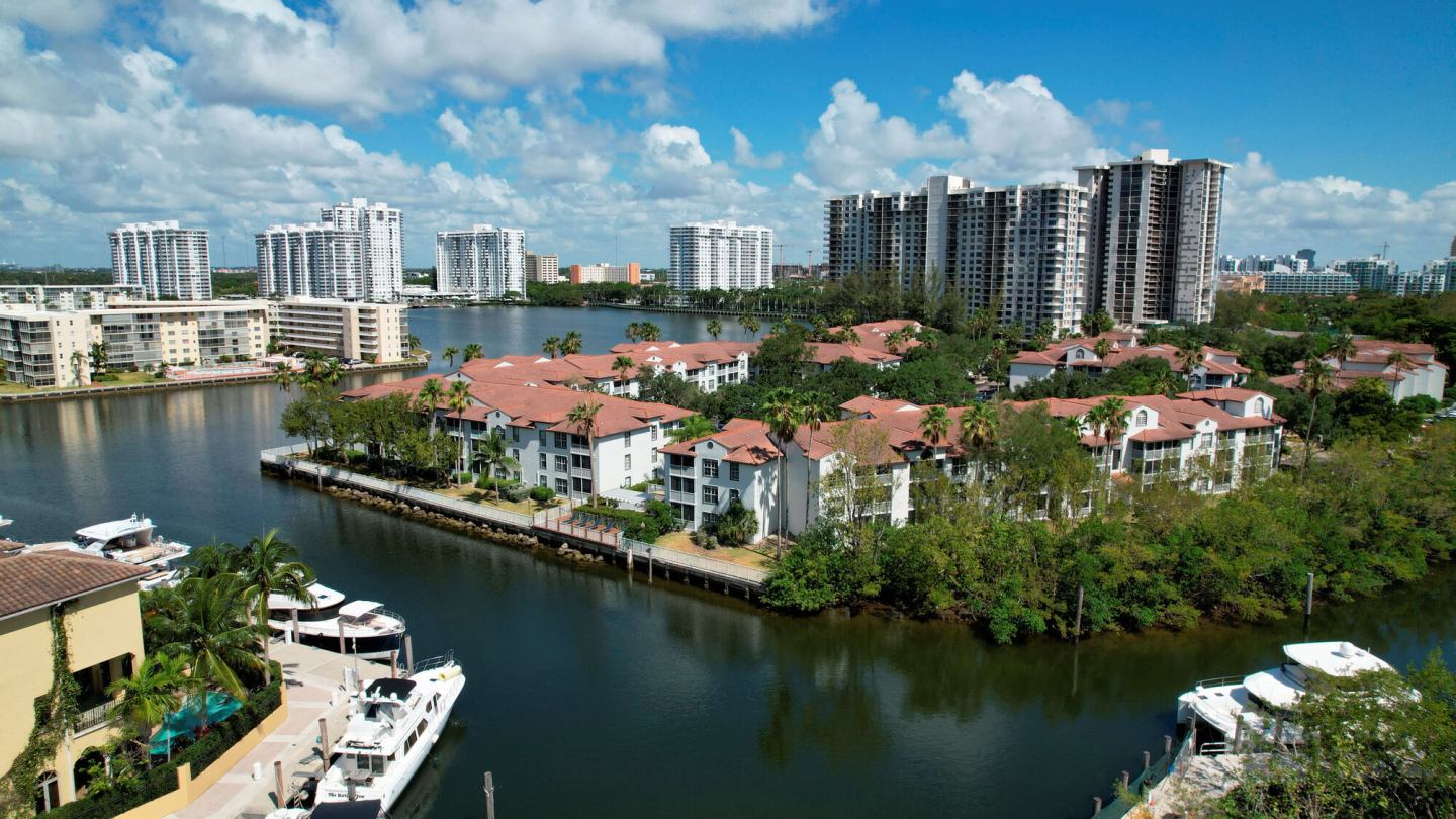 Town Aventura Image 3