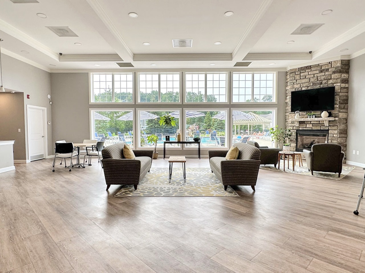 Cobblestone Court Apartments Image 16