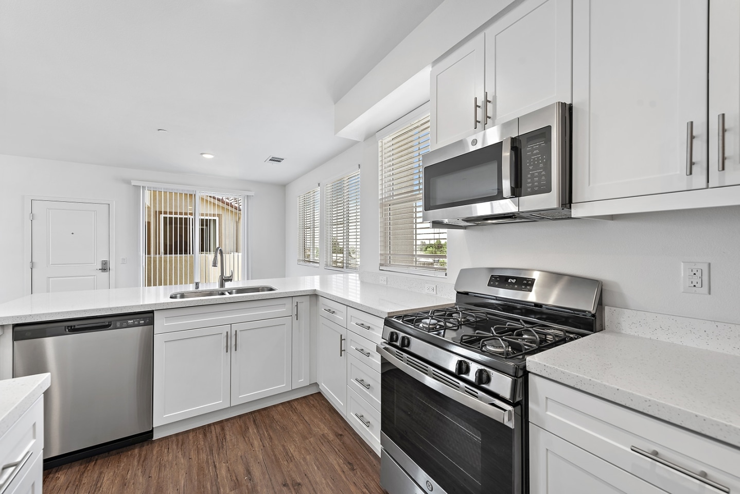 Levante Apartments Homes Image 17