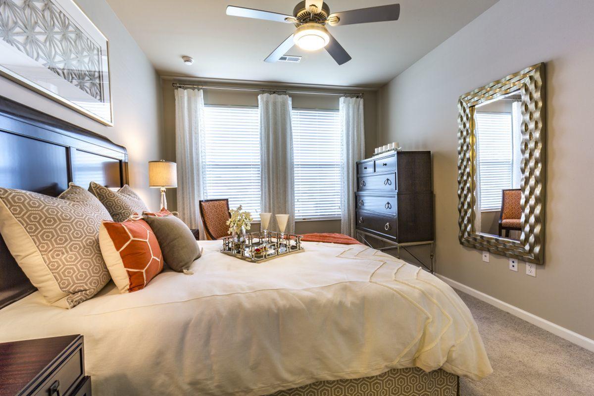 Alinea Town and Country Image 20