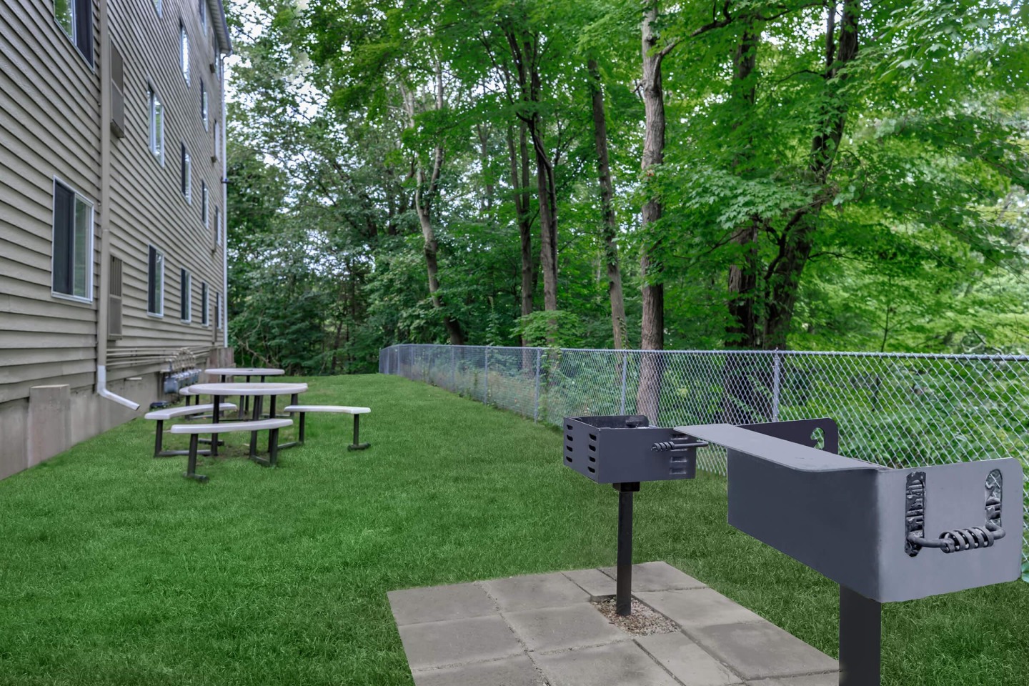 Lakeview Apartments Image 4