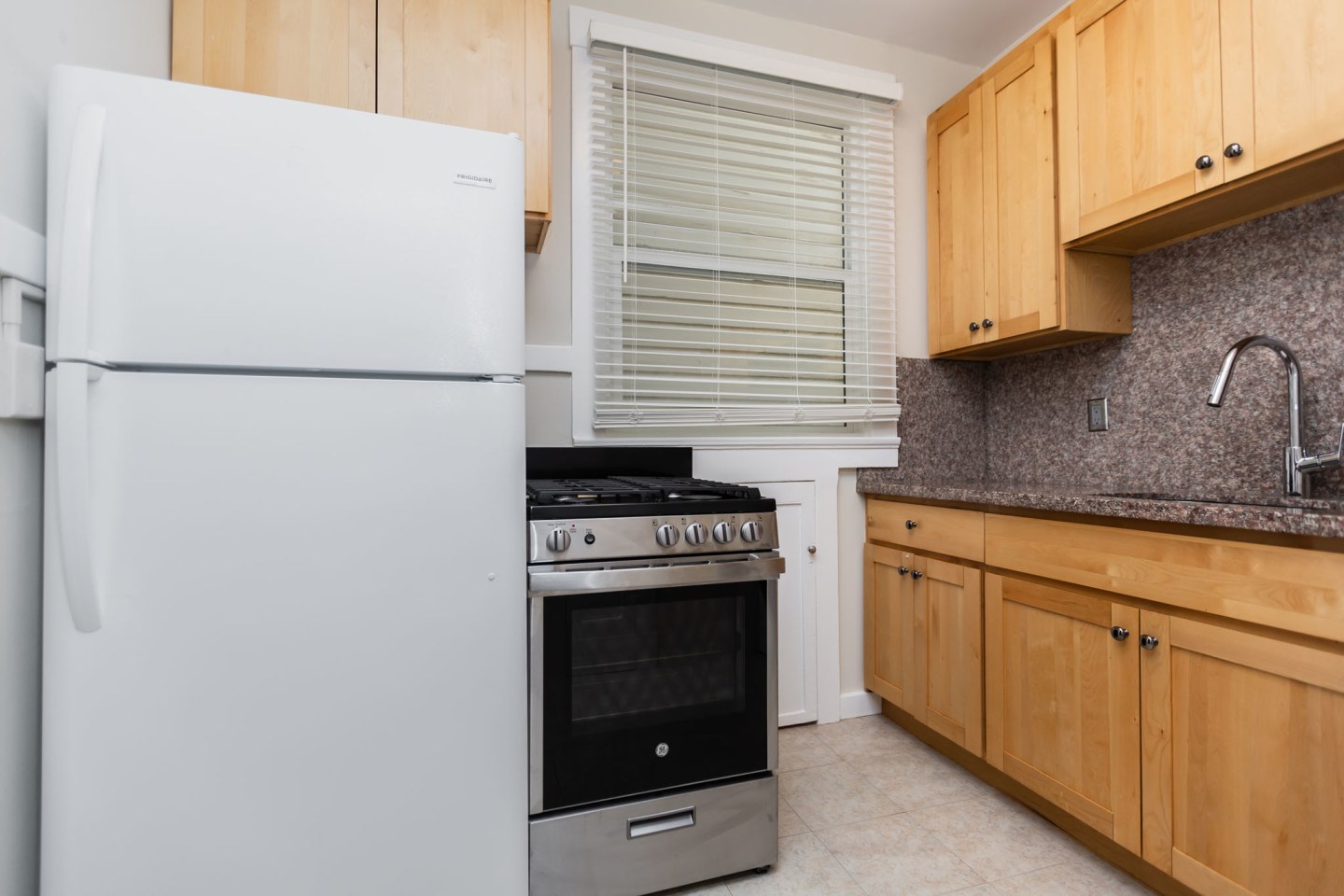 1801 Leavenworth Street Image 7