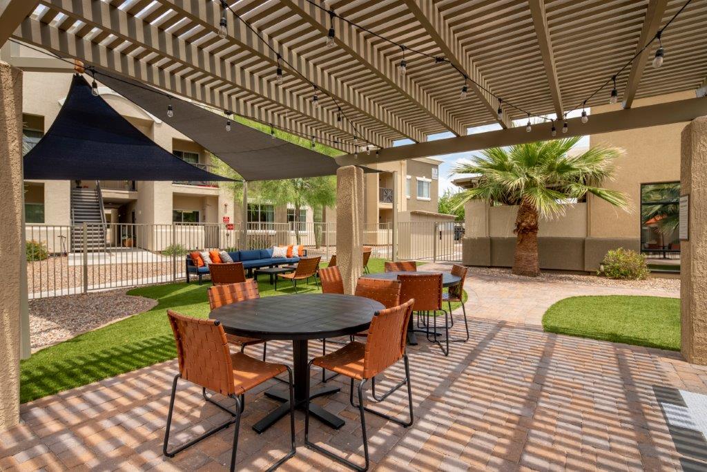 Equestrian Luxury Apartment Homes Image 14
