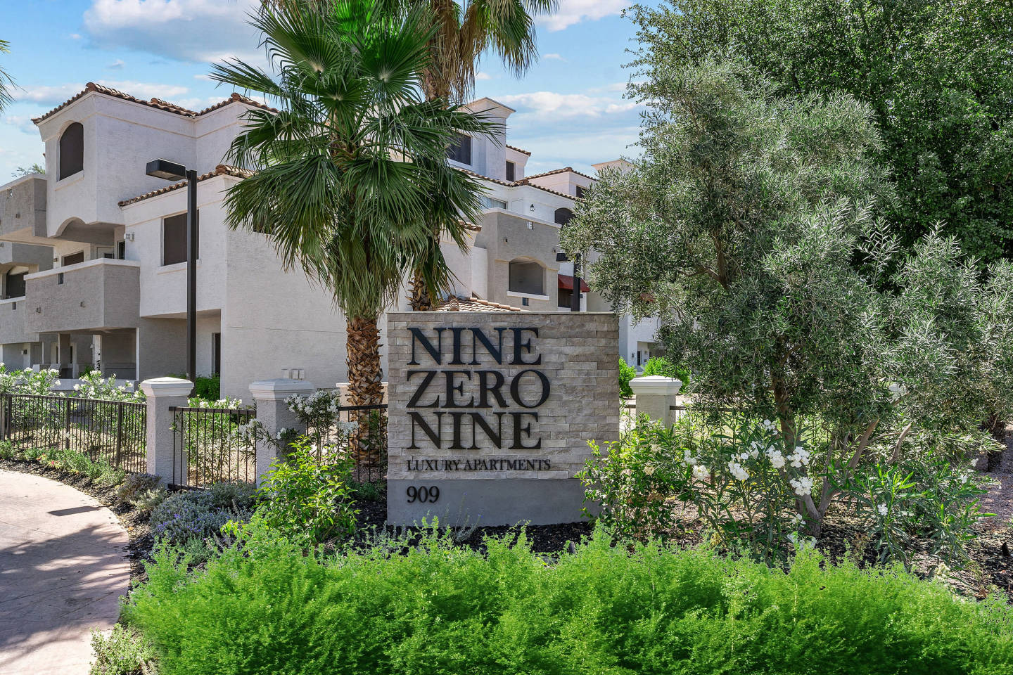 909 West Image 45