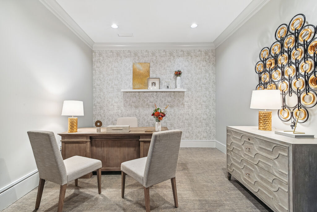 2100 Queens Image 12