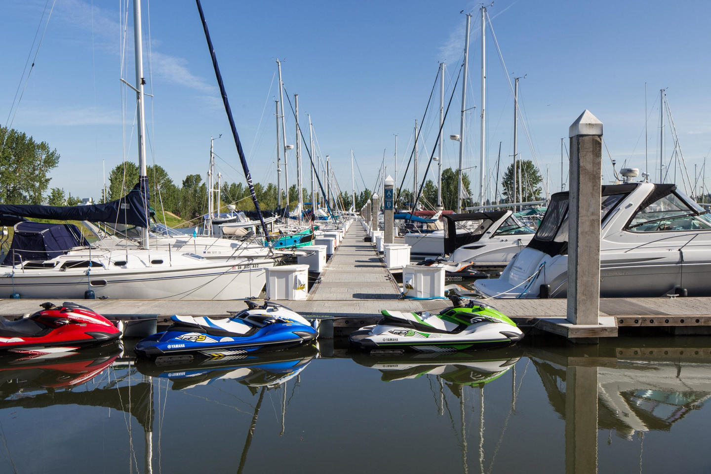 Yacht Harbor Club Image 17