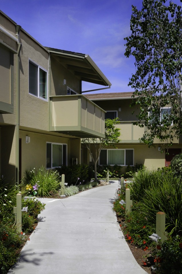 Town House Plaza Image 4