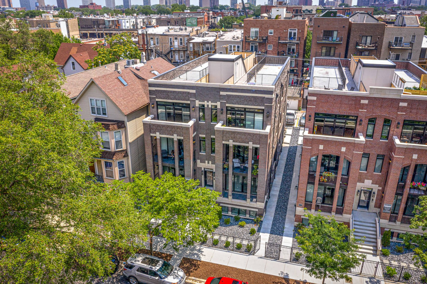 3347 N Kenmore Image 5
