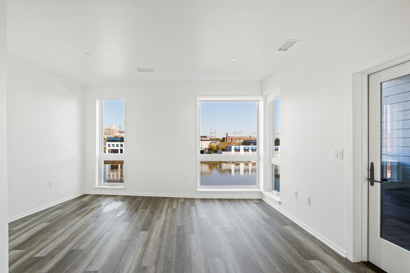 River House Apartments Image 34