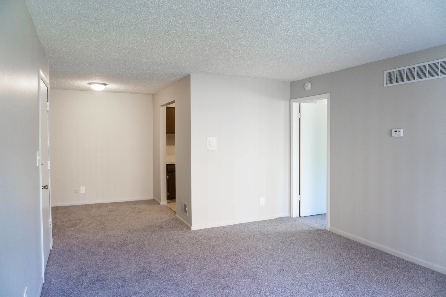 Carriage House Apartments Image 12