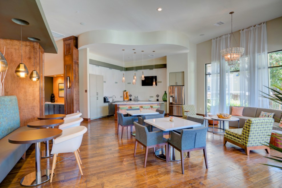Thirty Oaks Image 12