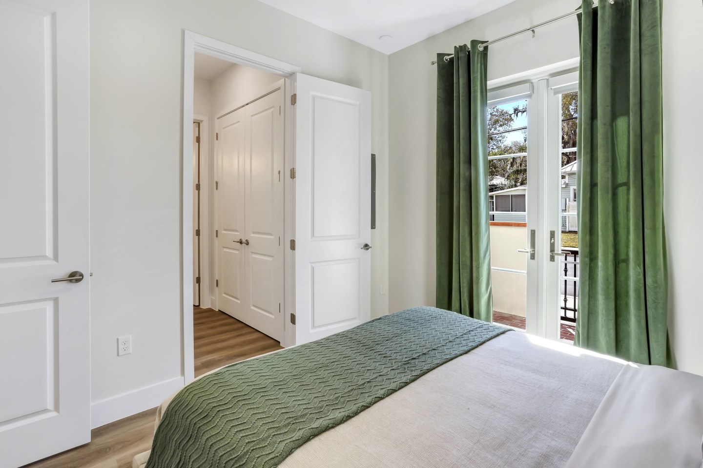 Smith + Main Boutique Living Image 6