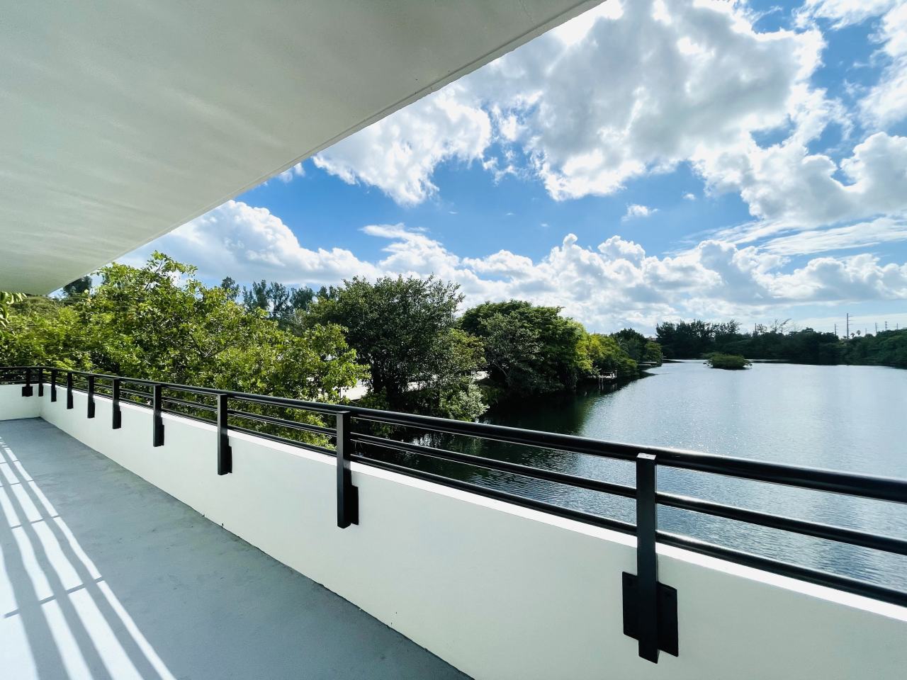 Lakeside at Biscayne Gardens Image 3