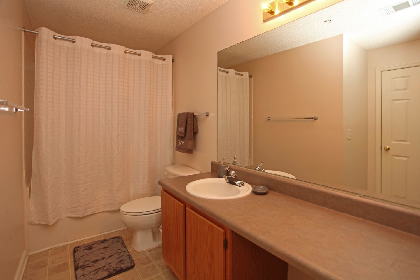 Fox Run Luxury Apartments Image 6