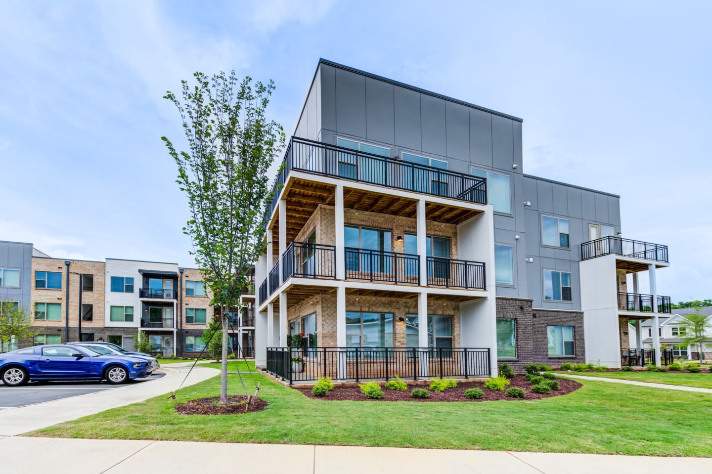 Taryn at 401 Image 1